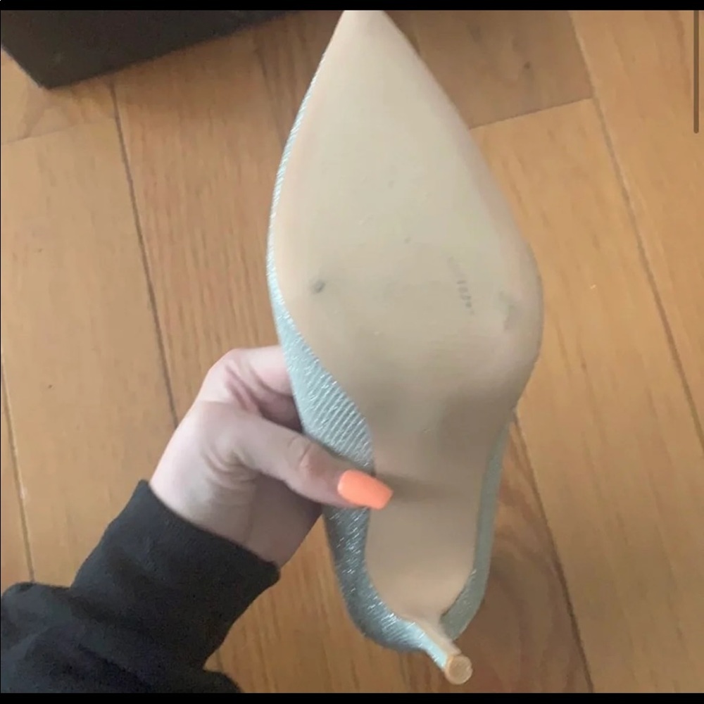 Silver Heels - Picture 2 of 5